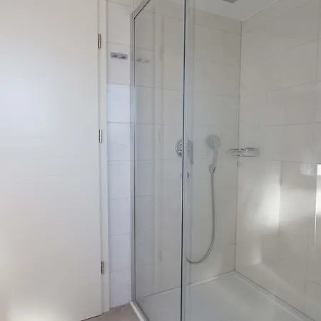 Adrimar Villa *