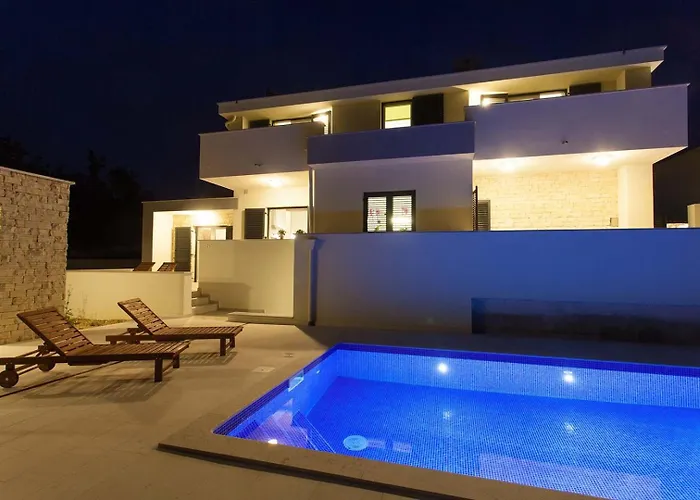 Adrimar ヴィラ リスィカ