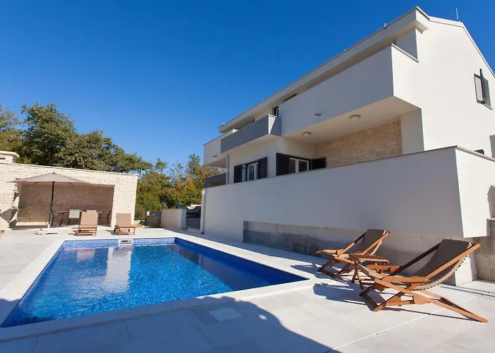 Adrimar ヴィラ リスィカ