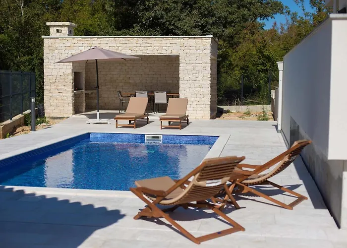 Adrimar ヴィラ リスィカ